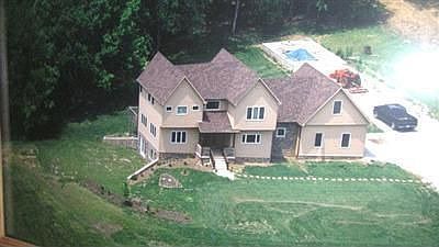 1st image of 665 Lucas Ln