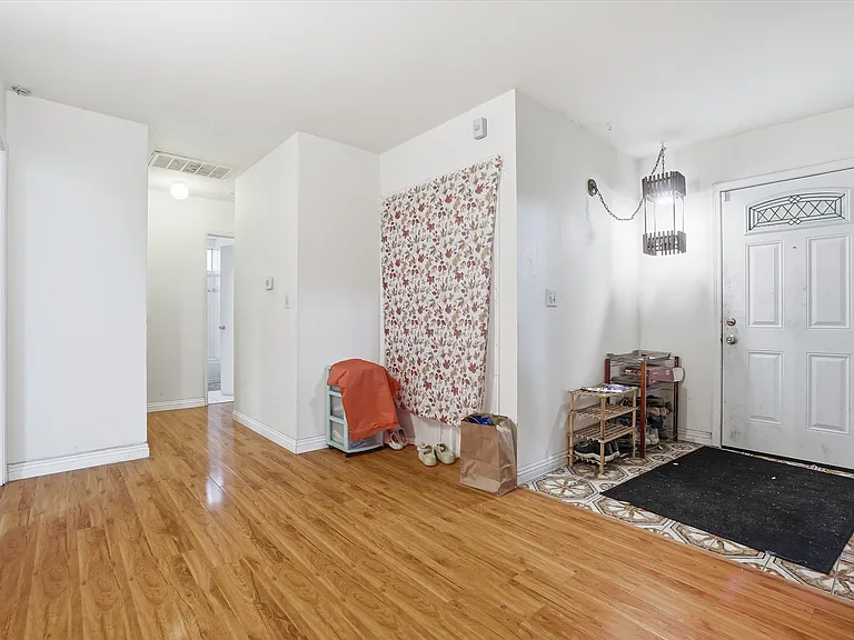 12610 Maryvine St — Photo 8