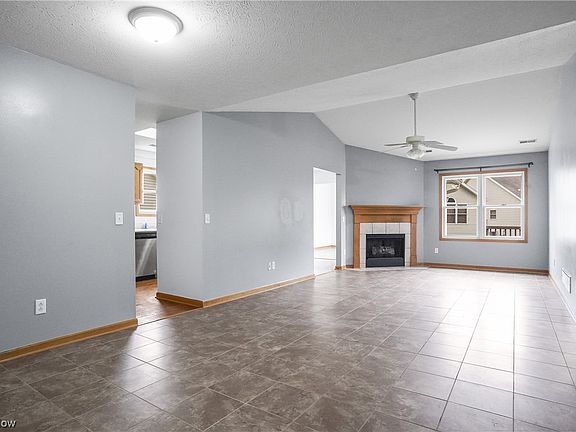 4th image of 1428 Waters Edge Dr