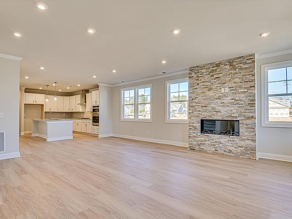 5th image of 444 Minim Way