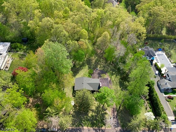 4th image of 104 Redmont Rd