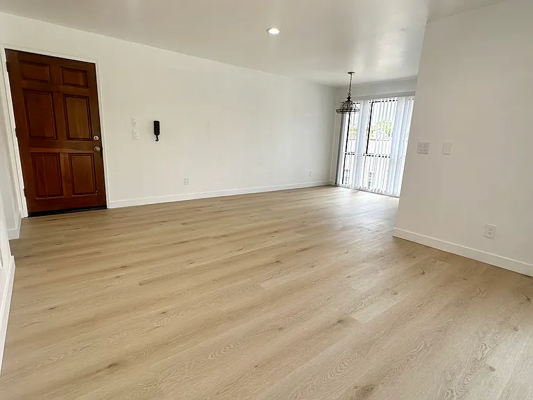1150 N Columbus Ave #4 — Photo 7