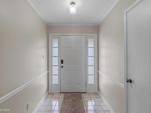 2nd image of 424 Westwood Dr