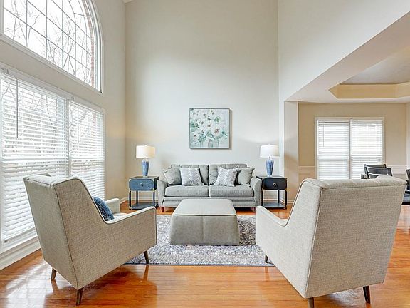 3rd image of 2719 Harper Woods Dr