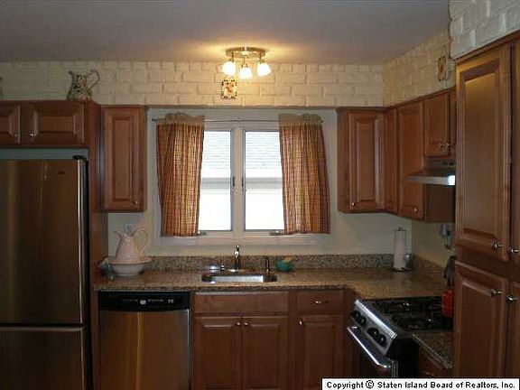 4th image of 158 Hooper Ave