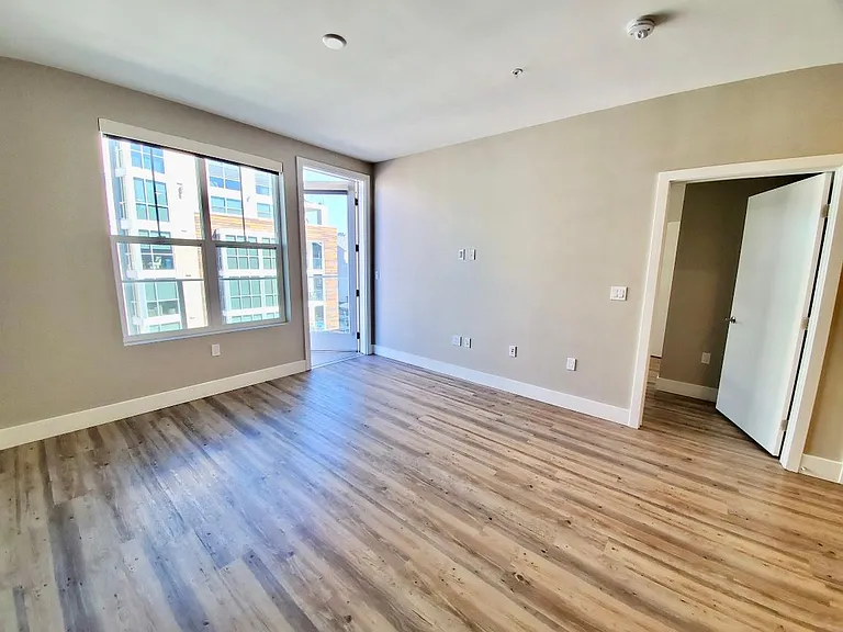 Amo Apartments Little Italy — Photo 26