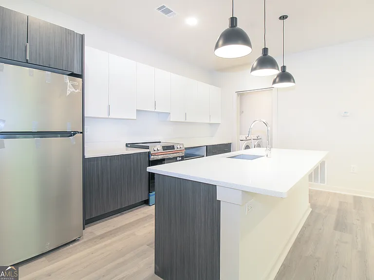 240 Martha Dr #110 — Photo 5