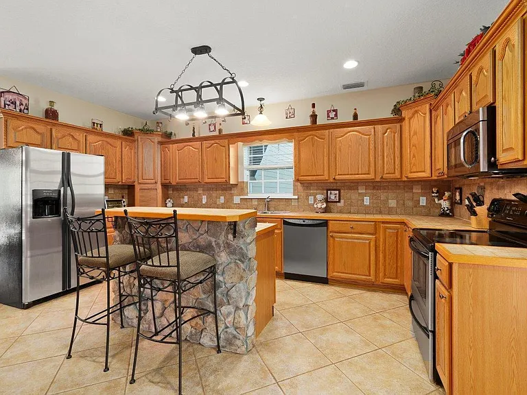 405 SE Salerno Rd — Photo 6