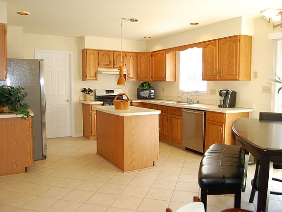 3rd image of 79 W Mill Station Dr