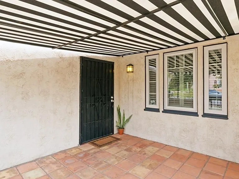 2032 Blenheim St — Photo 2