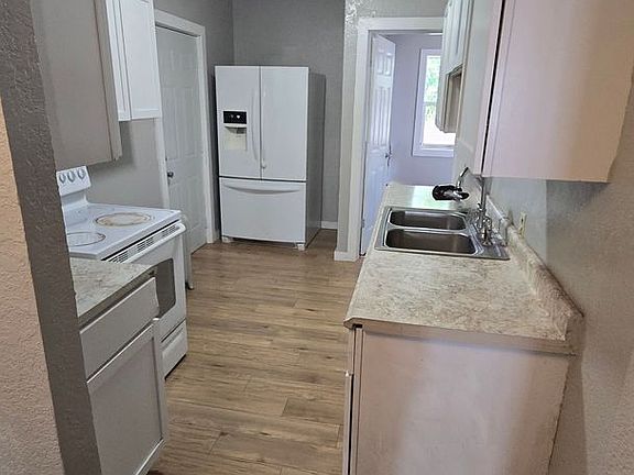 4th image of 703 E Main St #D