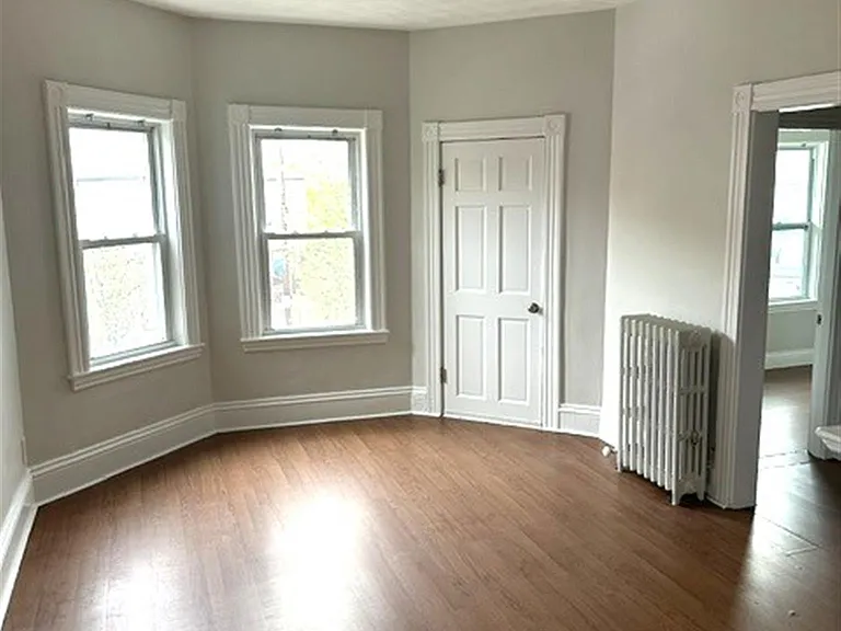 11-13 Gladstone St #2 — Photo 9