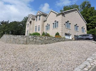 34 Breakneck Hill Rd, Middlebury, CT 06762