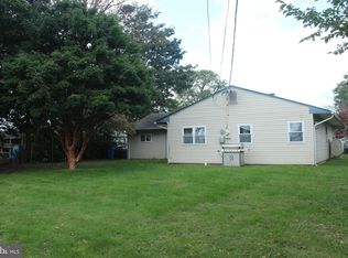 54 Spring Ln, Levittown, PA 19055