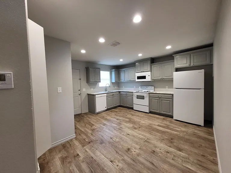 120 Hickory St #A — Photo 8