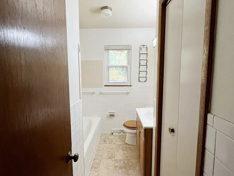 2320 S Grand Ave — Photo 10