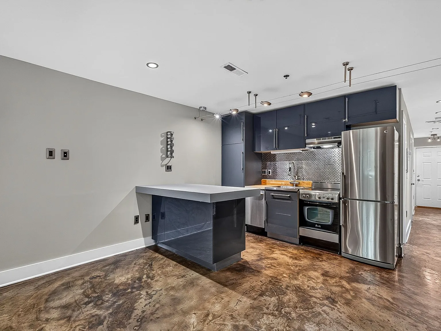 Modern Living at 40 Bee Street Condos in Charleston, SC! — Photo 1