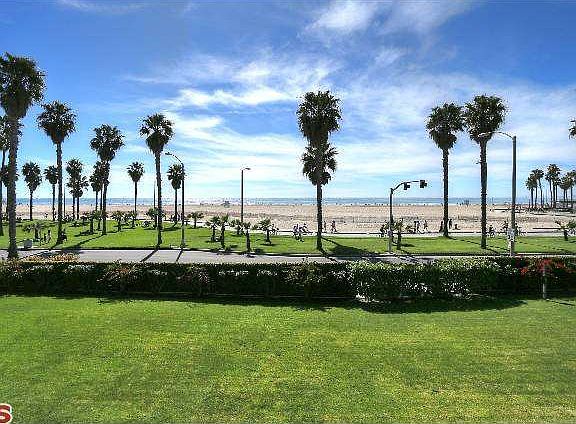 2nd image of 17 Sea Colony Dr