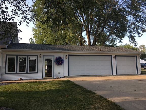 Attached 3 car w/ heater