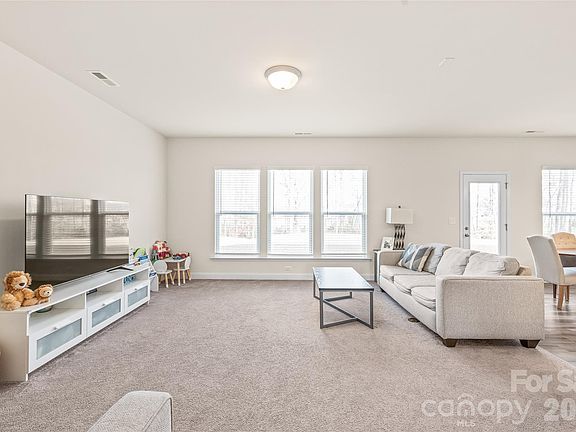 3rd image of 1043 Kalli Dr