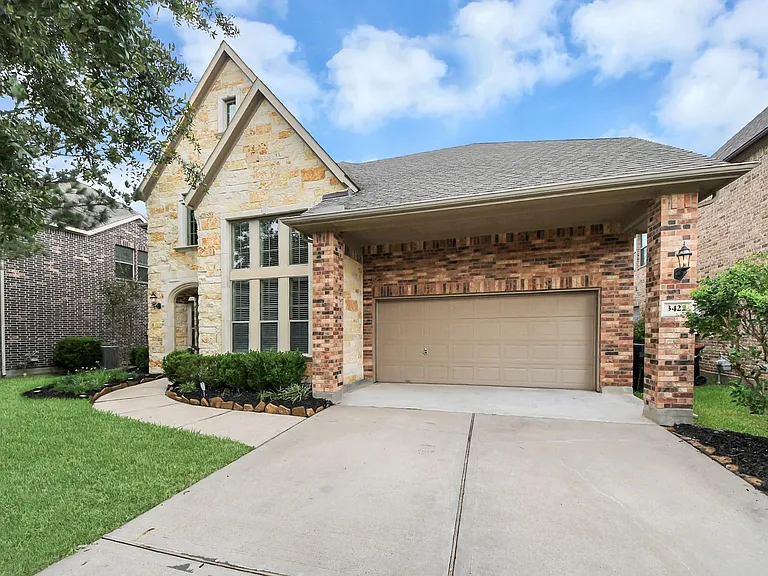 3422 Stone Springs Dr — Photo 2