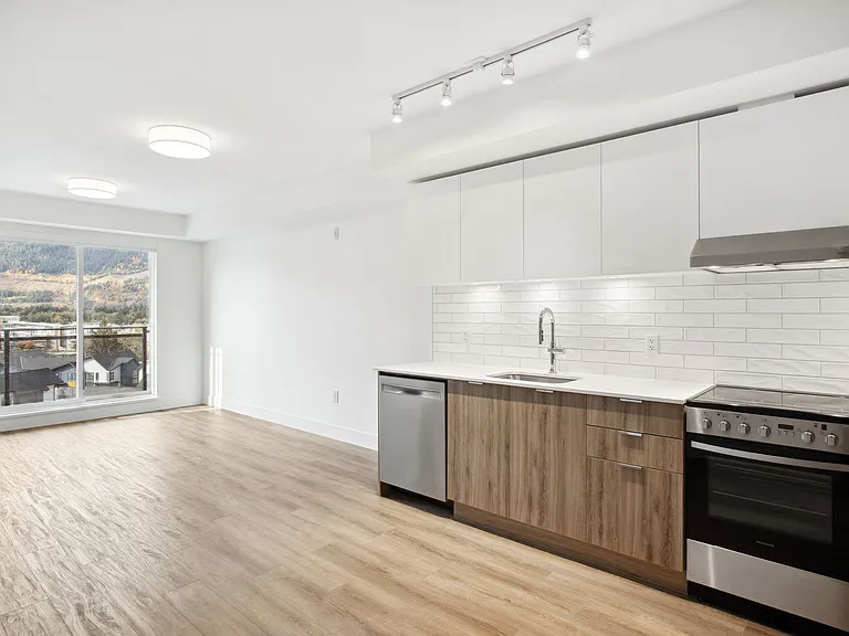 38115 Laurelwood Rd — Photo 38