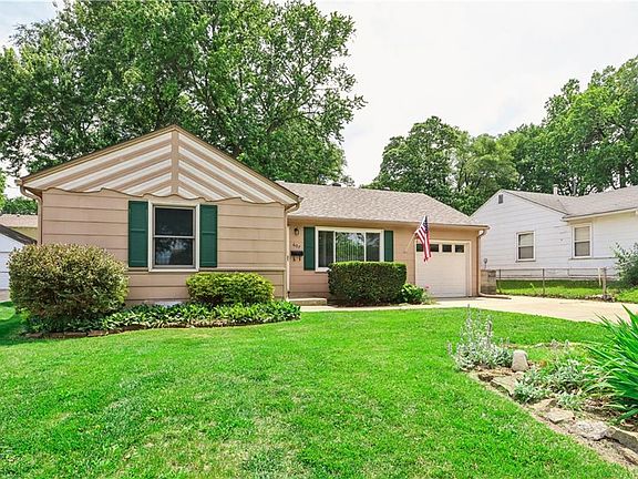2nd image of 607 NE 67th Pl