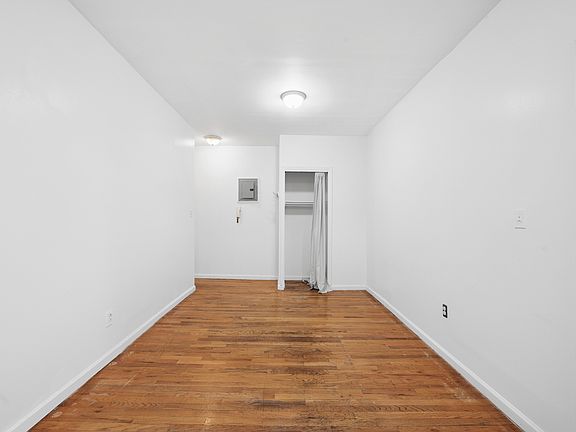 4th image of 320 E 49th St APT 45