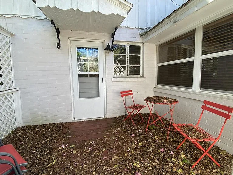 117 N Fern Creek Ave — Photo 4