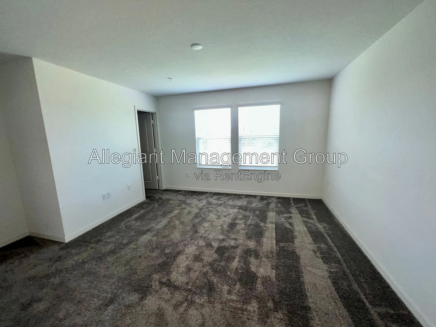 3 bed, 2.5 bath, 1463 sqft, $2,049 — Photo 3