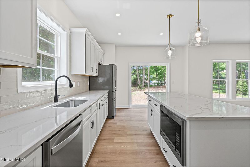 5th image of 218 Consaul Road