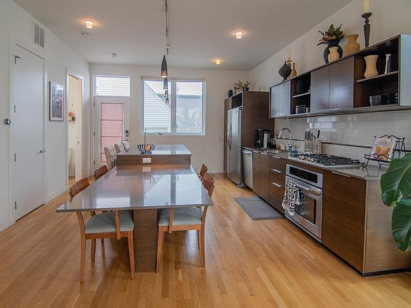 3rd image of 4404 W Waveland Ave