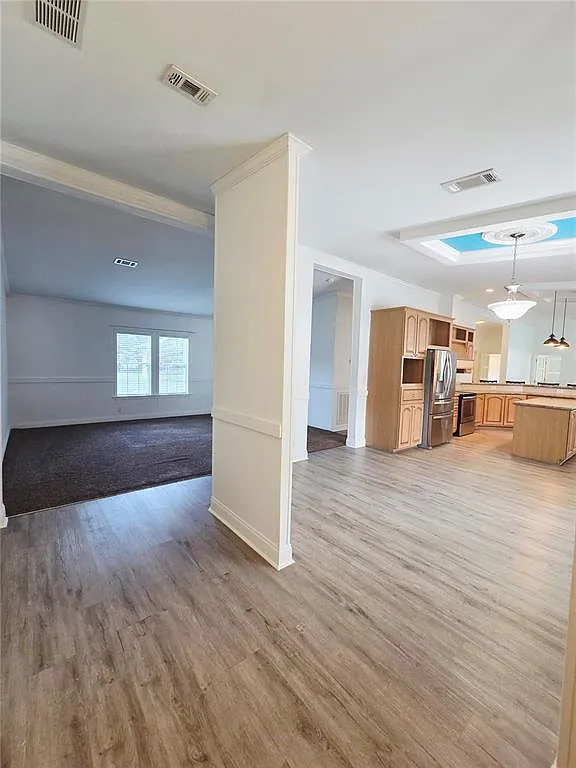 4 bed, 2.0 bath, 2432 sqft, $2,600 — Photo 3