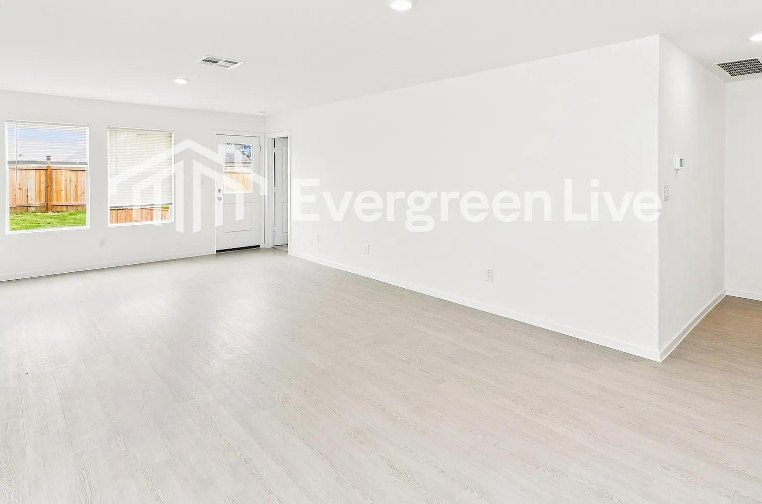 4 bed, 2.5 bath, 1867 sqft, $1,800 — Photo 4