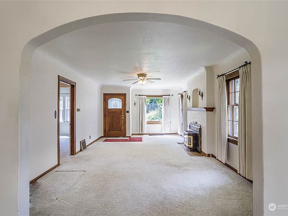 5th image of 6090 Pioneer Dr