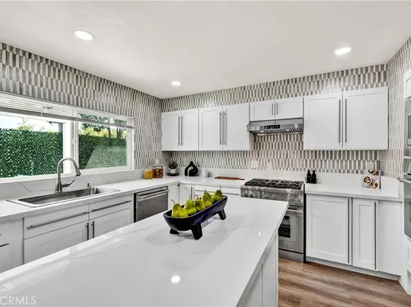 921 Dahlia Ave, Costa Mesa, CA 92626