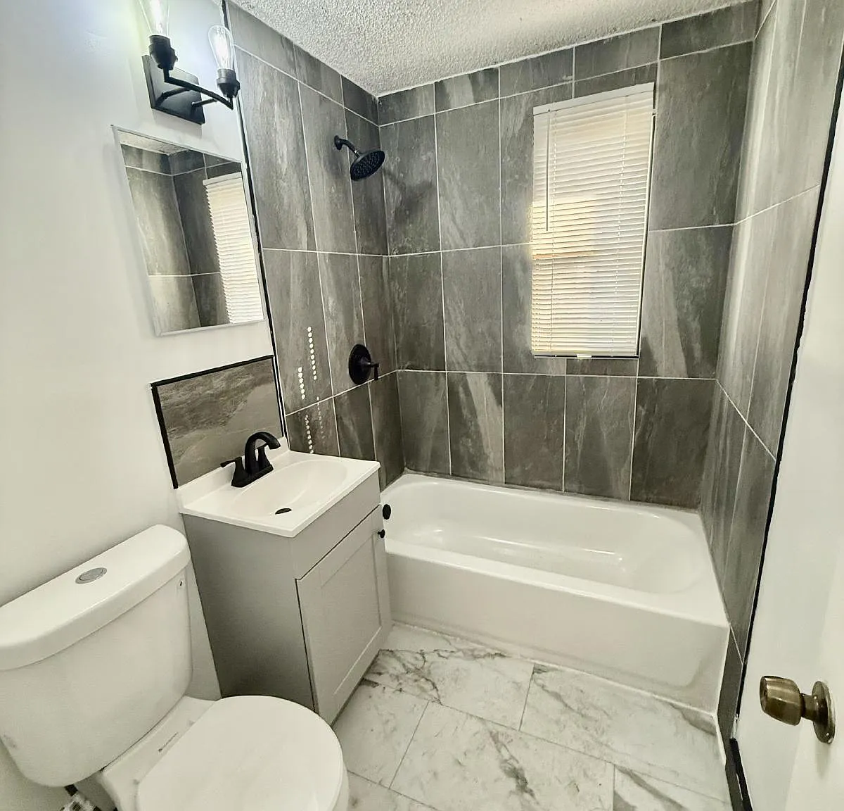 3 bed, 1.5 bath, 854 sqft, $1,200 — Photo 2
