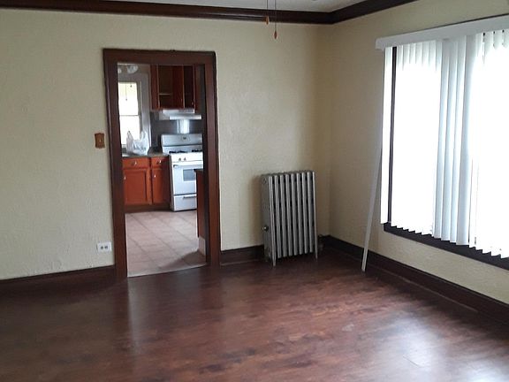 3rd image of 14507 S Clark St
