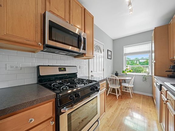 2nd image of 1243 W Ardmore Ave #2W