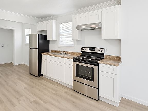 3rd image of 610 E Avenue E