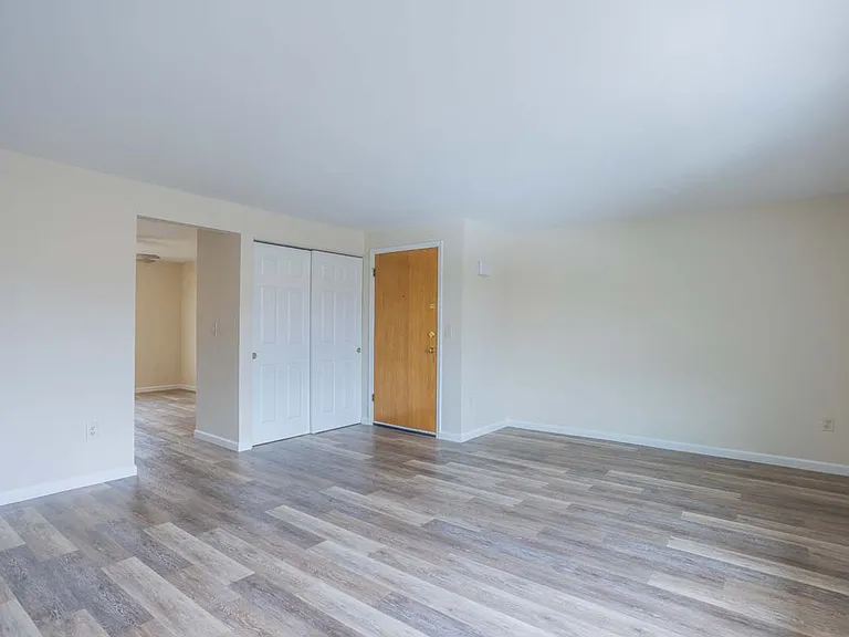 Ridgeway Garden Apartments — Photo 8