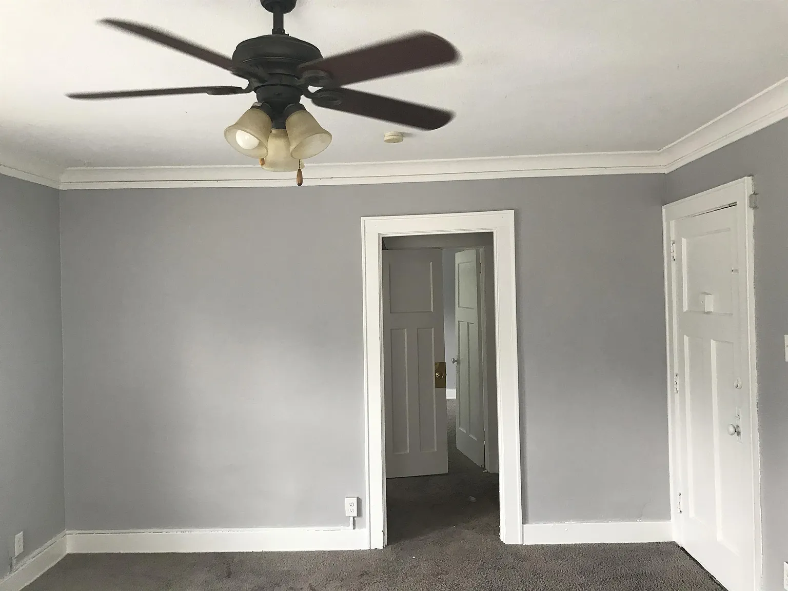 Center Street Apartments - 2835-4 — Photo 3