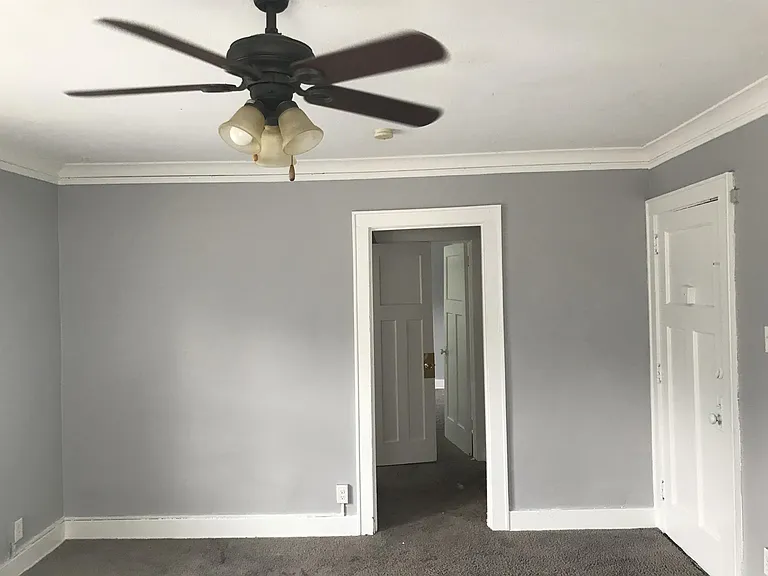 2835 Center St — Photo 3