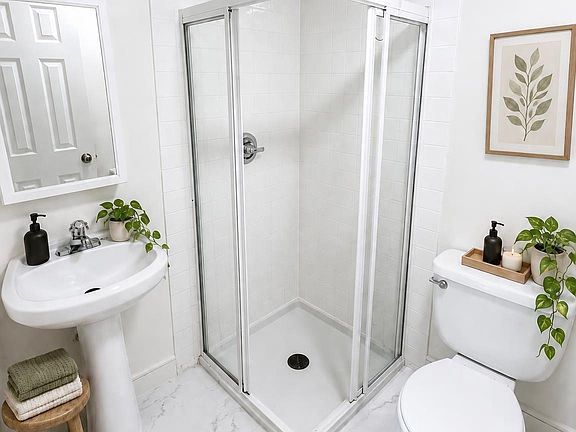 5th image of 2555 Virginia St #202A