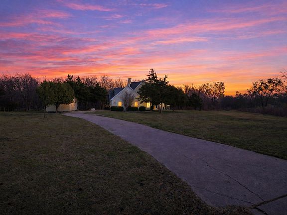 3rd image of 431 Genoa Ct