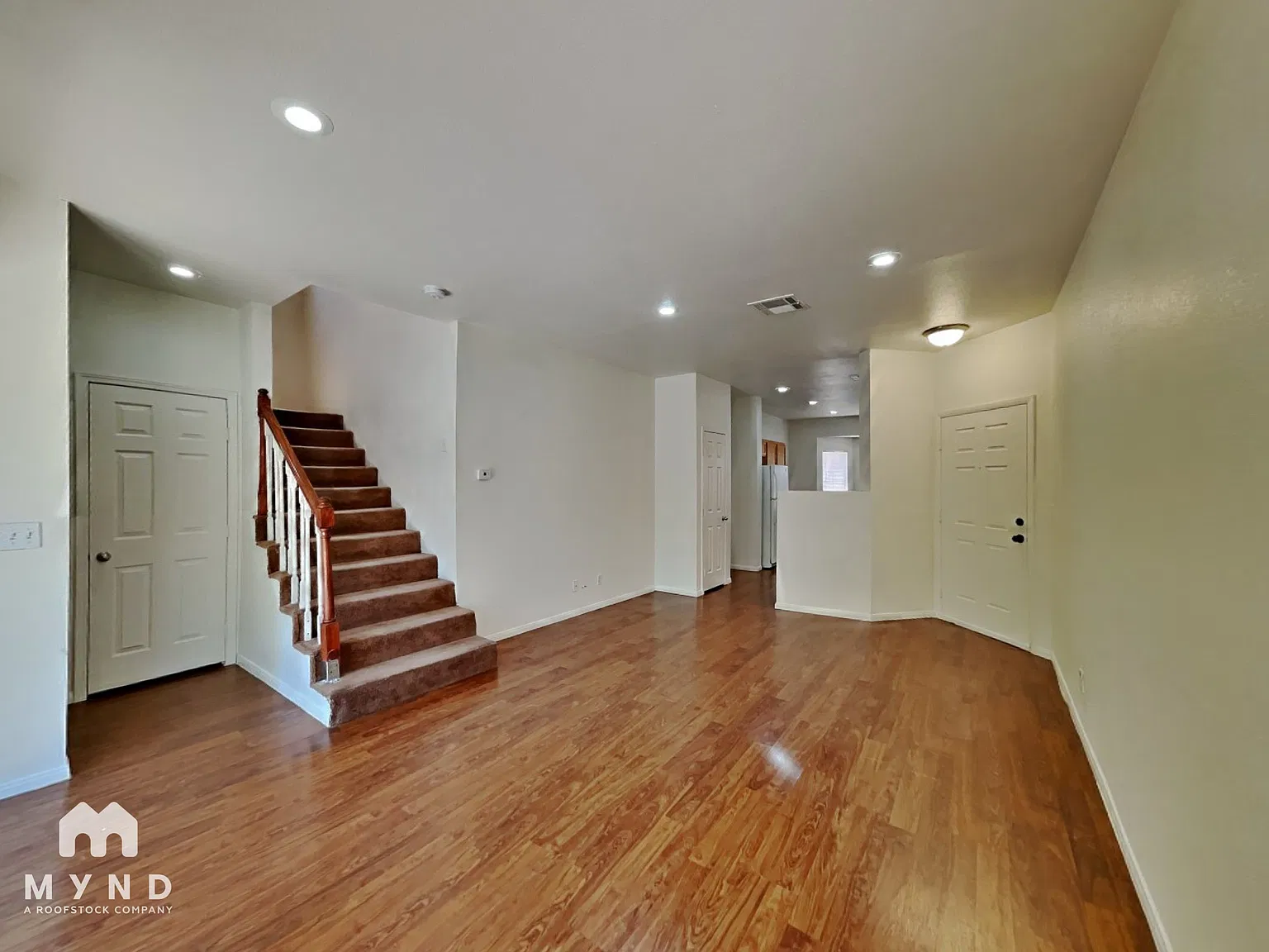 3 bed, 2.5 bath, 1405 sqft, $1,690 — Photo 3
