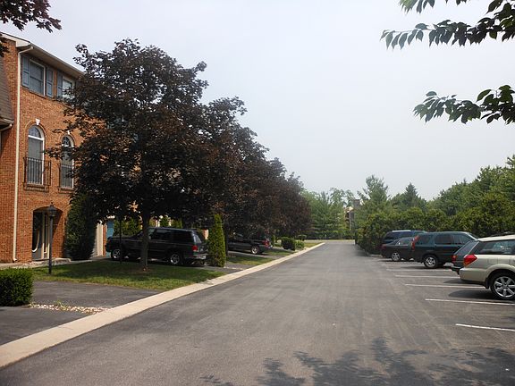 4th image of 1027 Lindsay Ln