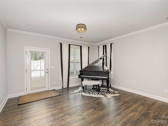 3rd image of 6128 Artigas Dr