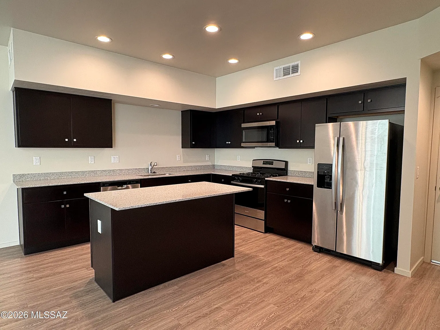 3 bed, 2.5 bath, 1624 sqft, $1,975 — Photo 3