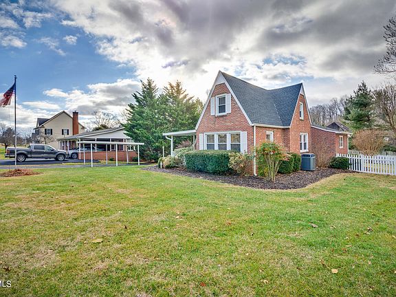 4th image of 352 Sandalwood Dr